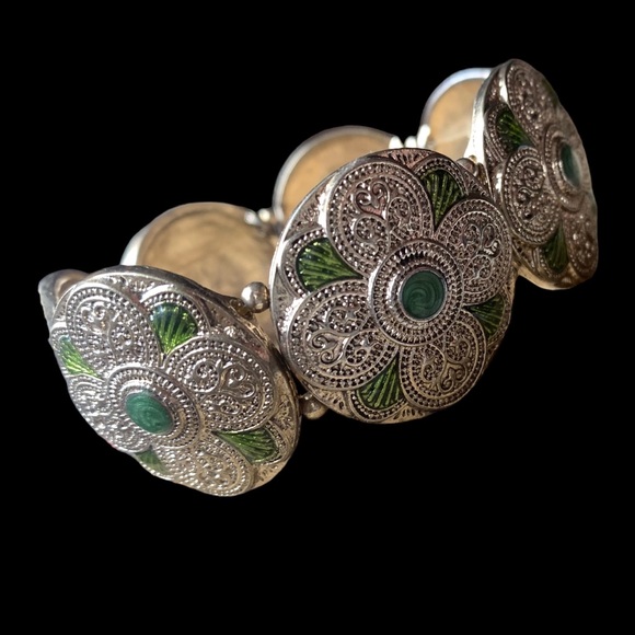 Vintage Green Enamel Gold Tone Medallion Stretch Bracelet Woman’s Jewelry - Picture 2 of 7